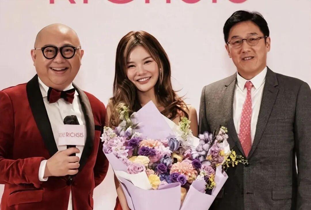 开云新版App下载-生4子拿9000万豪宅却痛哭“想要尊重”：这场豪门官宣，谁赢了？